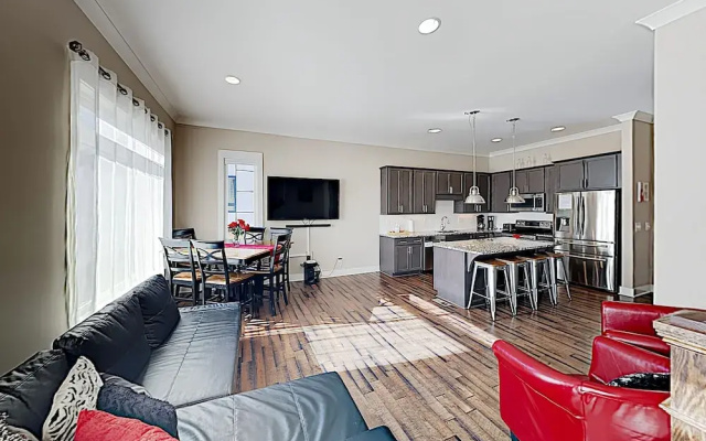 NashVilla - Luxury by Belmont by RedAwning