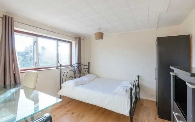 Compton Lodge 5-bedroom house