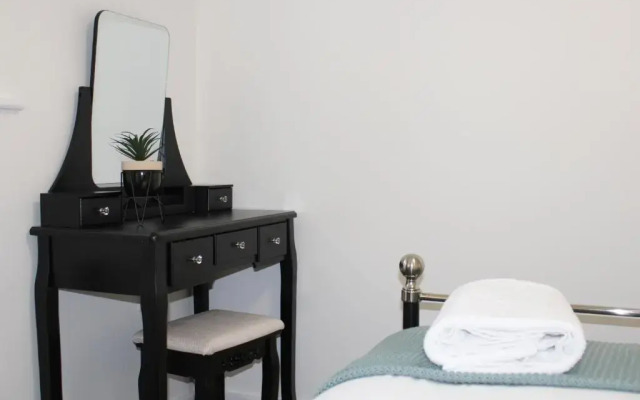 Low Cost, 4 Bed with Parking & Large Garden 07
