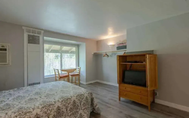 Prospector Lodge by Vacation Roost