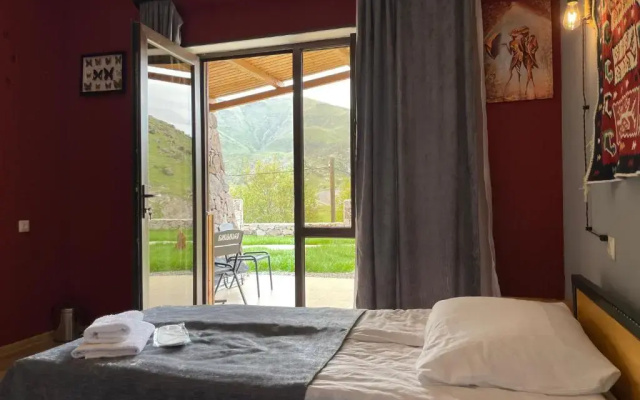 Hotel Hobbiton Near Vardzia Caves