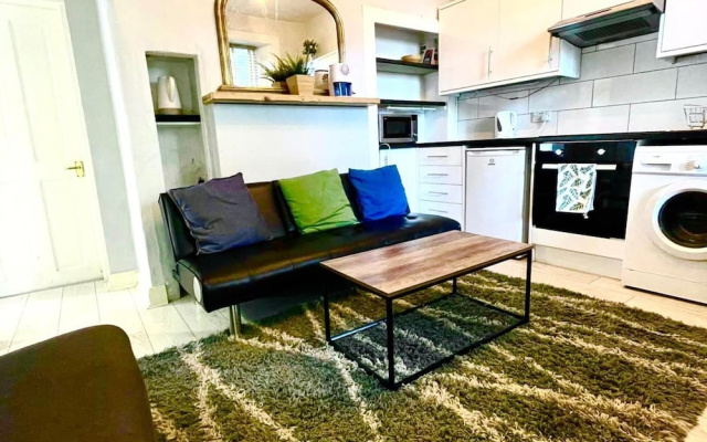 Main Door Flat With Private Garden City Center