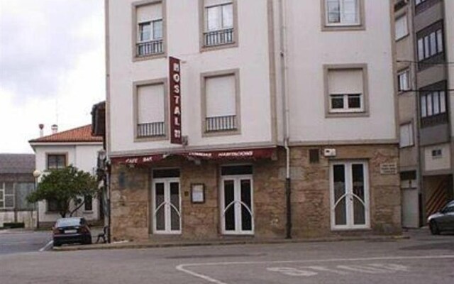 Отель Hostal Valadares вид на фасад