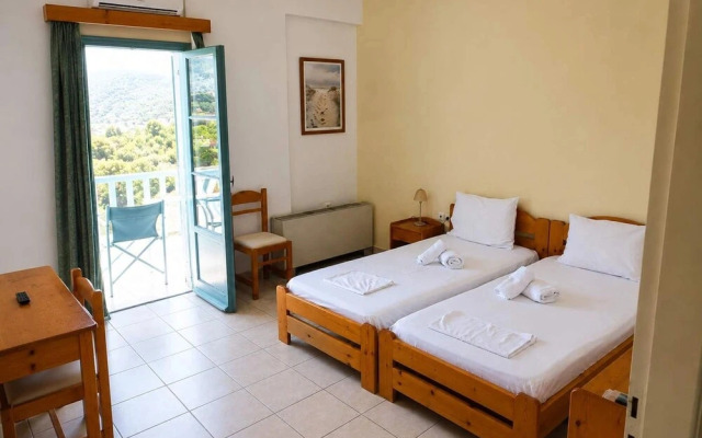 Hotel Elena - Cozy Seaside Triple Suite in Skyros