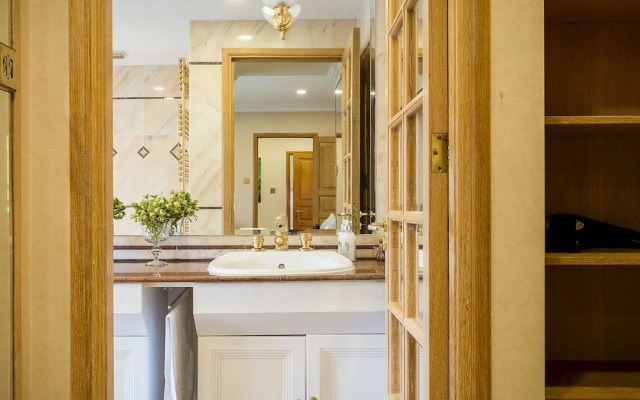 Penthouse 3-bed 3-bath on Marble Arch