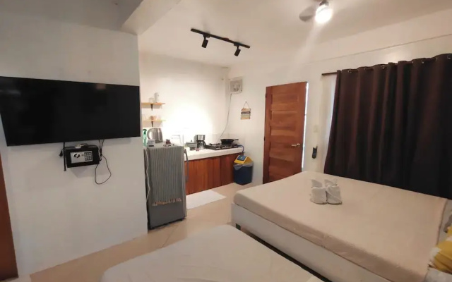 Lazy Daze Hometel Boracay