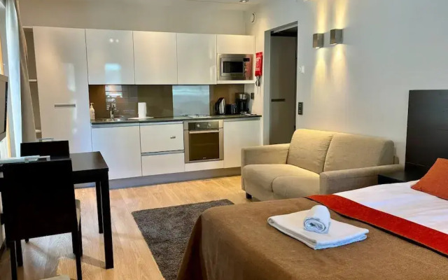 Levi Suites Levi Gold