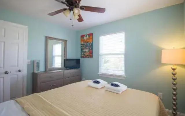 1661 E Ashley - Ocean Cabin