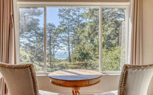 Stunning Ocean Views and Hot Tub Retreat - Elegant Coastal Sanctuary