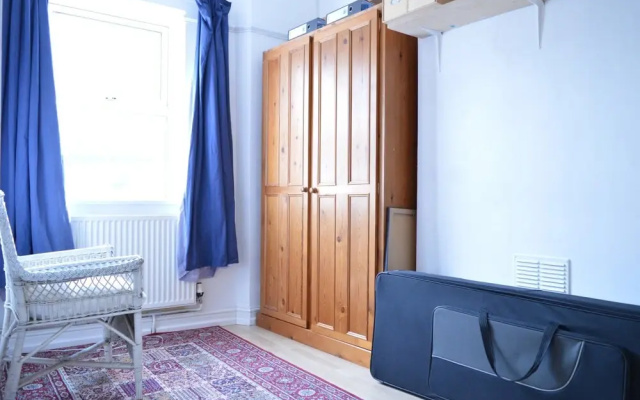 2 Bedroom House in Popular Bristol Neighbourhood