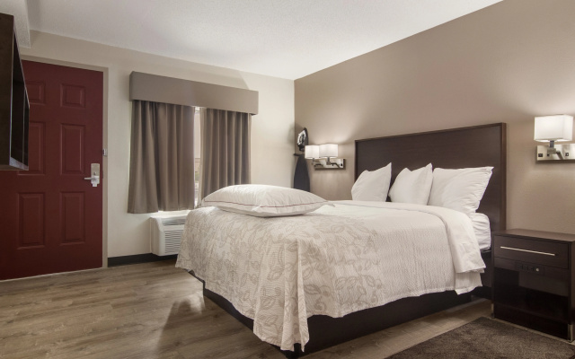 Red Roof Inn PLUS+ & Suites Erie