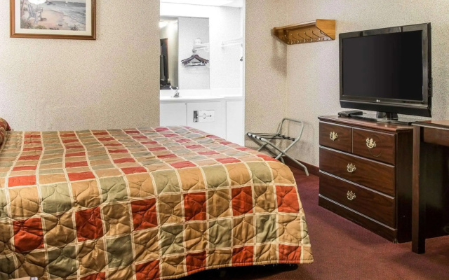Rodeway Inn Madison Heights - Detroit