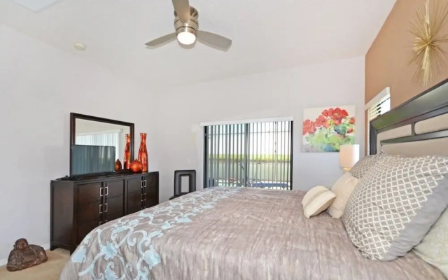 Happy Daze 4 Bedroom Home by RedAwning