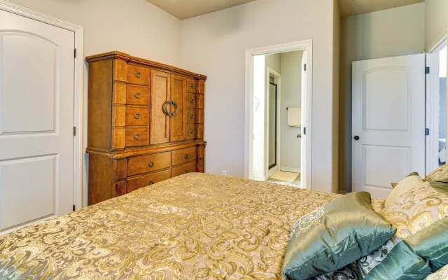Spacious & Family-friendly! Tamu Townhome w/ Yard