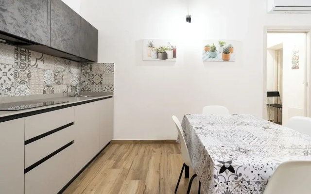 Nicolaus 204 - Brown & Grey Rooms by Wonderful Italy