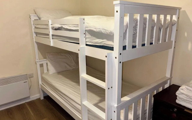 Larches Lane Retreat - Sleeps 5 - Wolverhampton