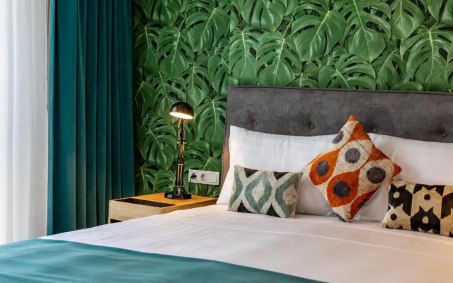 Green Parrot Hotel