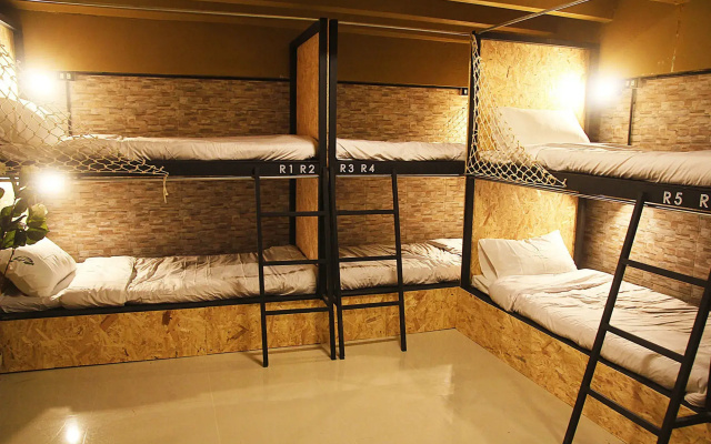 Buri Hotel and Hostel