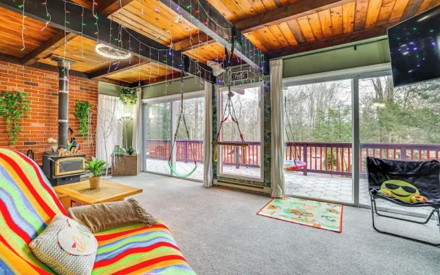 Family Friendly: Streamside Retreat in The Hideout