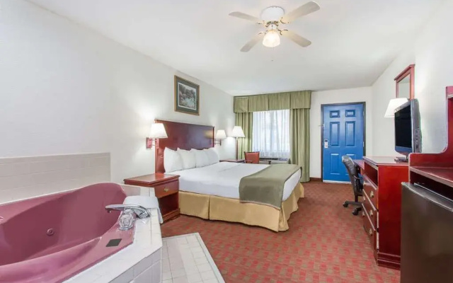 Baymont Inn & Suites Manning
