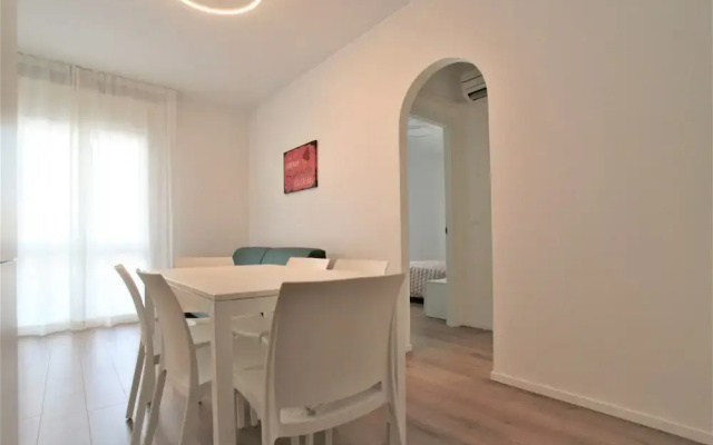 Cozy Apartment With Balcony Near Piazza Torino