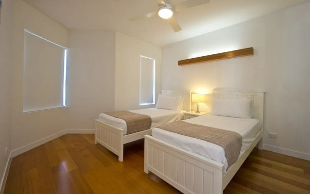 Maggies Beachfront Apt. 3