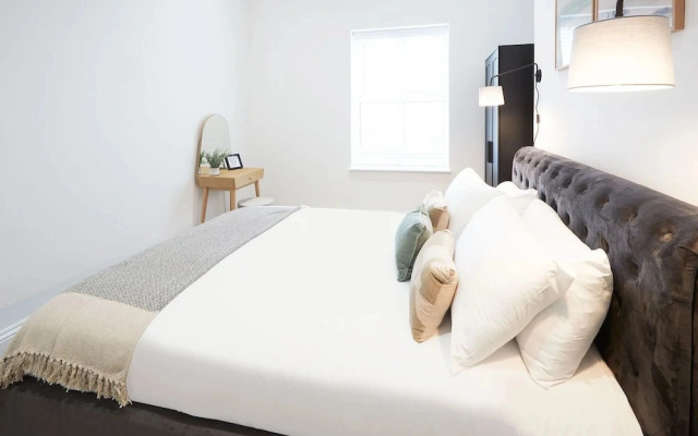 Host Stay Salty Bay