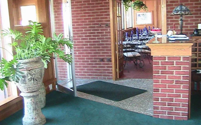 Lake Hills Motel