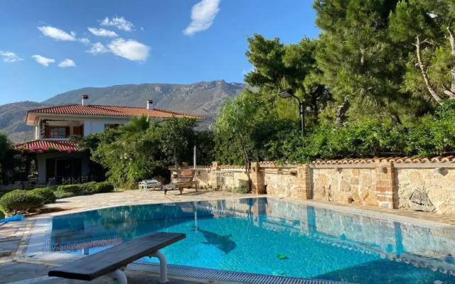 Kineta luxury House