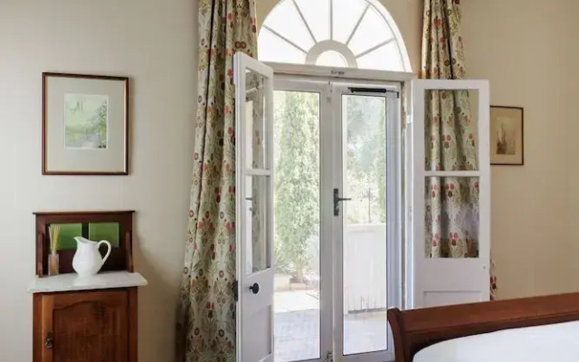 Wollaston House by the BnB Collection