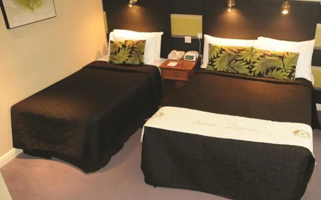 Parkmore Hotel & Leisure Club