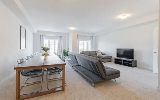 Superb Brand New Spacious Town Home