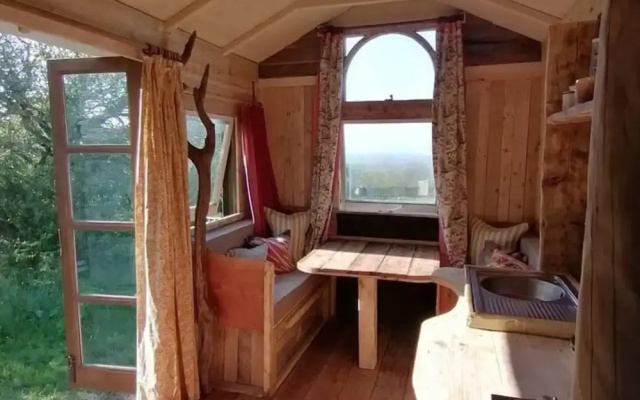 Totnes - Cabin - Sleeps 4 - Garden - Parking