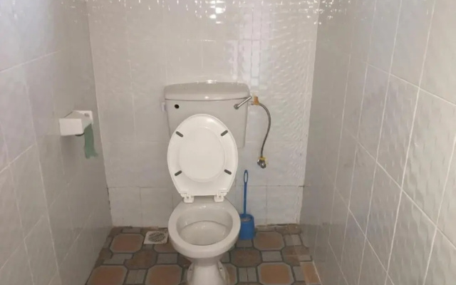 Famko Hotel - Sleeps 24 - Parking - Garden