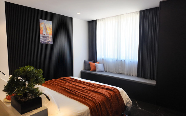 Квартира Modern Contrast Studio in Utopia Dream Max Nai Harn