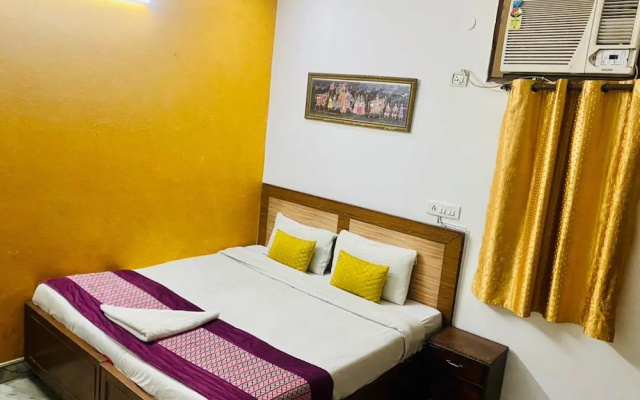 Goroomgo White Elephant Inn Noida