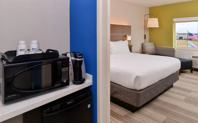 Holiday Inn Express & Suites Trinity