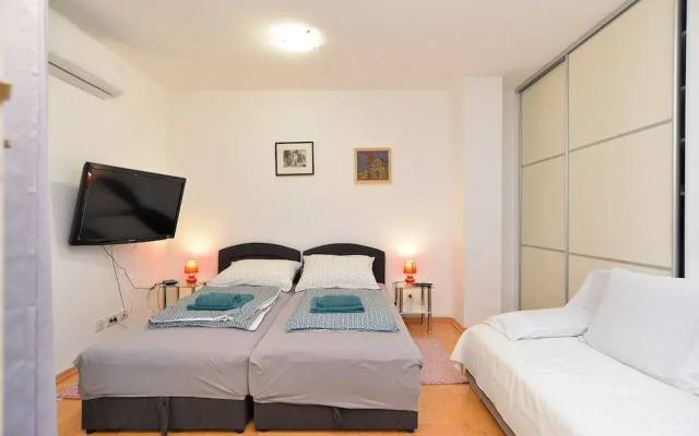 Apartment 1910
