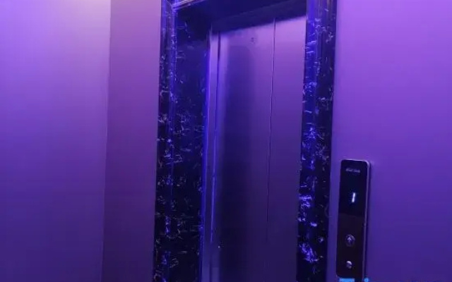 Lingshou Week Eight Themed Hotel