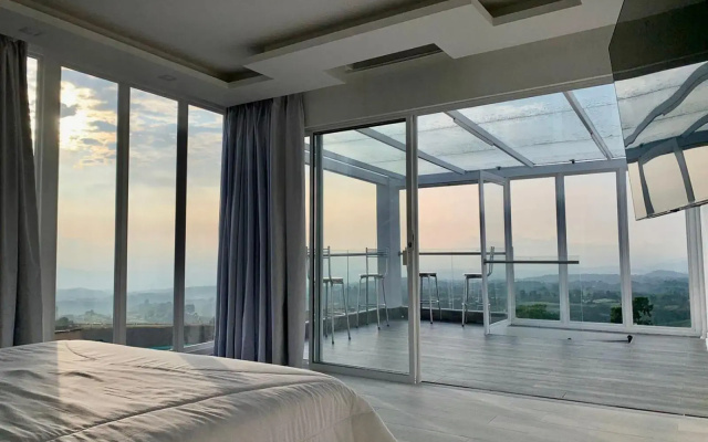 Penthouse - Vista Hermosa Apartments