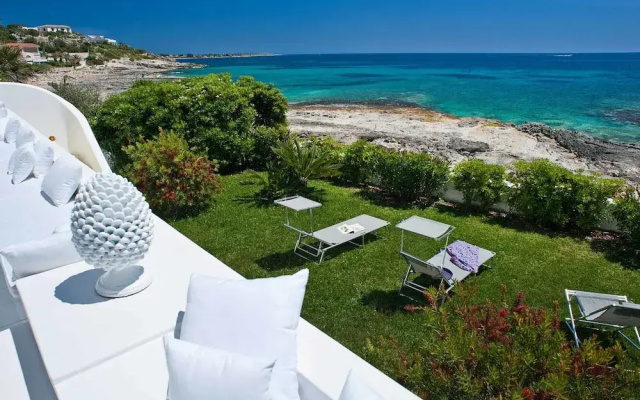 Modern Villa In Fontane Bianche With Terrace