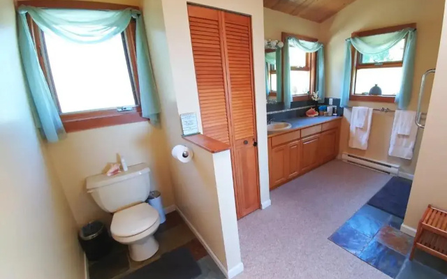 Secret Beach B&B Suites
