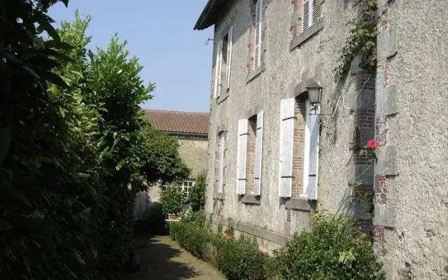 Aux Deux Cedres