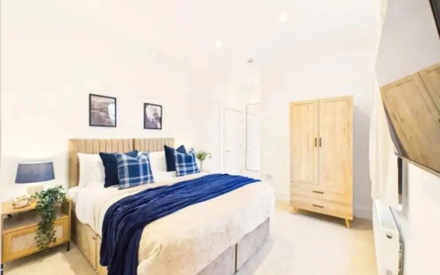 Stylish 1BR Cheltenham Stay Sleeps 4