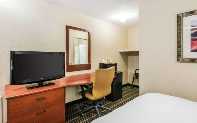 Rodeway Inn & Suites