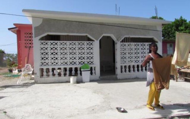 Tina's Guest House in Boscobel, Jamaica from 183$, photos, reviews - zenhotels.com hotel front