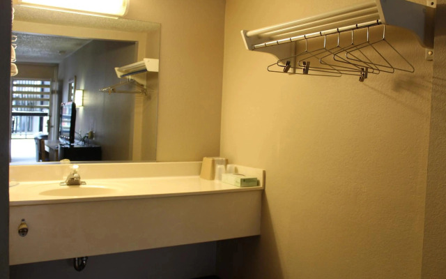 Econo Lodge Paducah West I-24