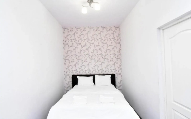 Northern Avenue, 1 bedroom Modern, Renovated apartment HH999