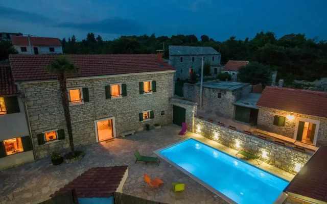 Villa Petrovi Dvori
