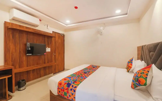 Fabhotel Rachna Palace And Banquets